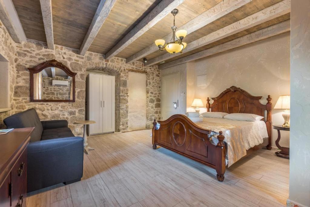 Historic Plaza Varos Split (Adults Only) Экстерьер фото