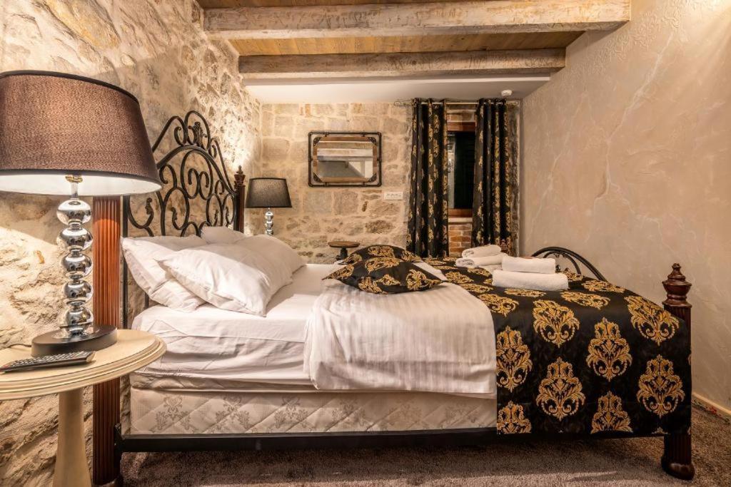 Historic Plaza Varos Split (Adults Only) Экстерьер фото